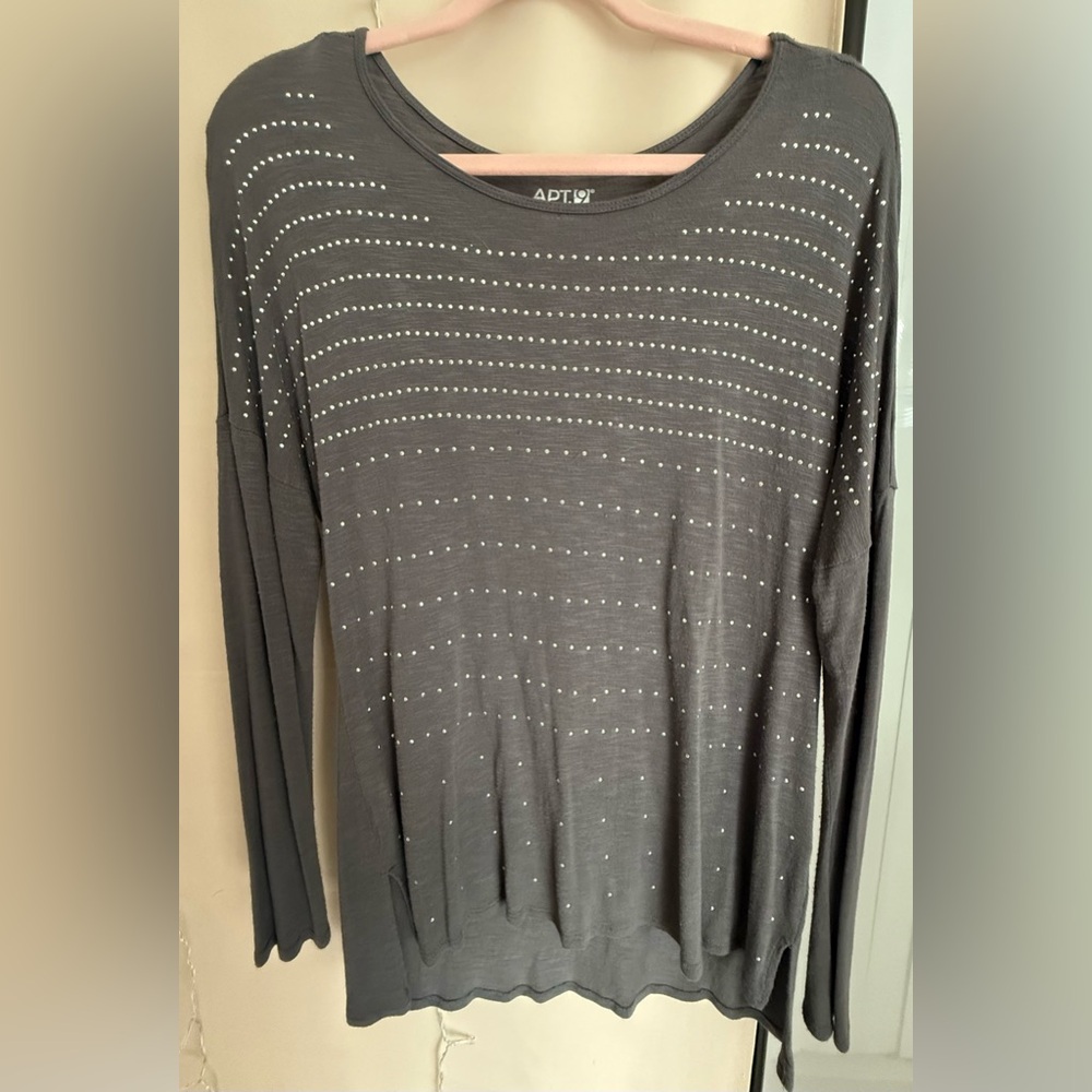 Apt 9 Brand Women's Gray Tunic Style Top, Long Sleeve.  Size Large.  EUC.  Bling